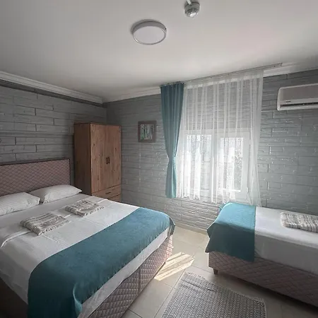 Stoa Hotel *