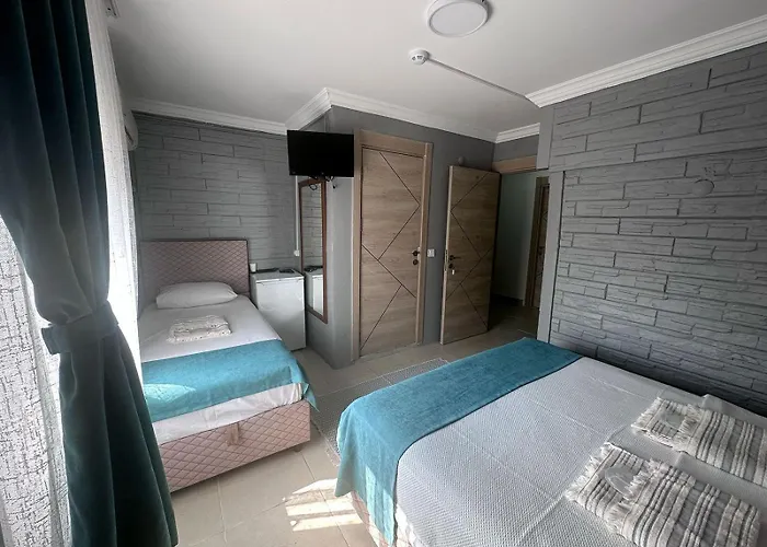 Stoa Hotel *